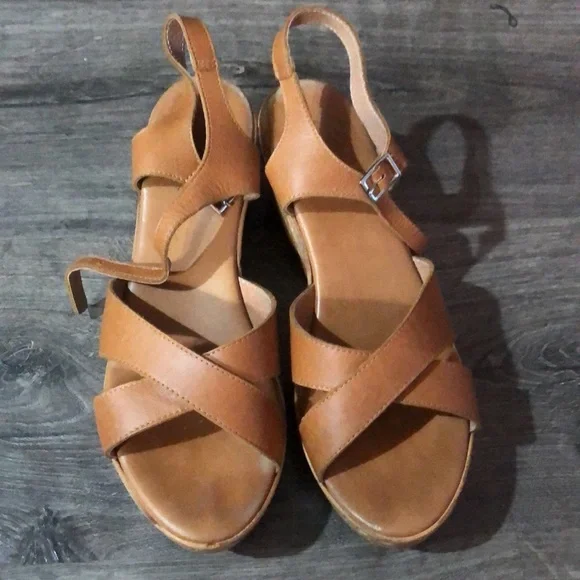 Clanto Italian Sandals - Picture 12 of 15